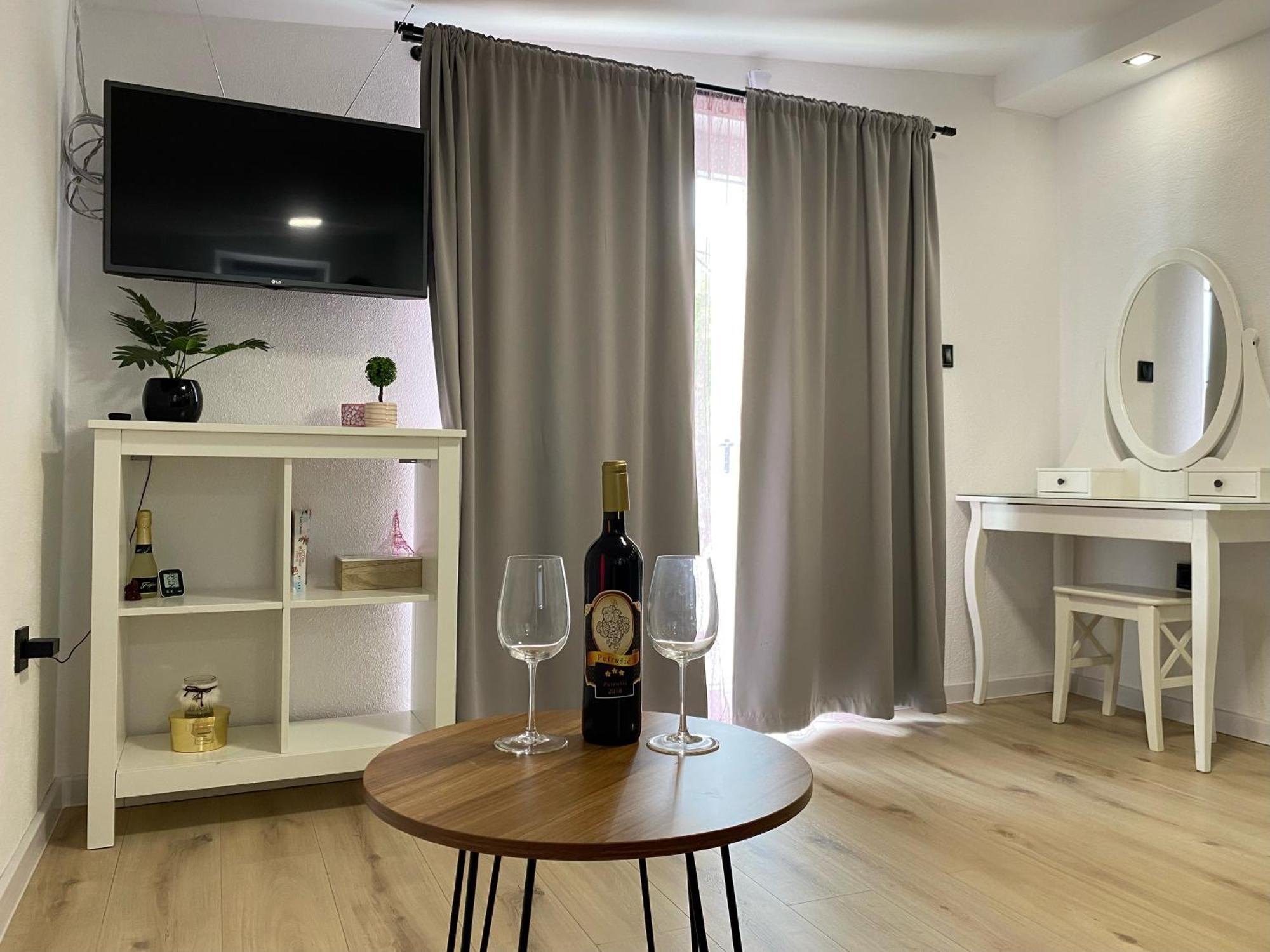 Studio Apartment Adrijana ซาเกร็บ ภายนอก รูปภาพ